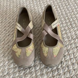 Cute sketchers shoes